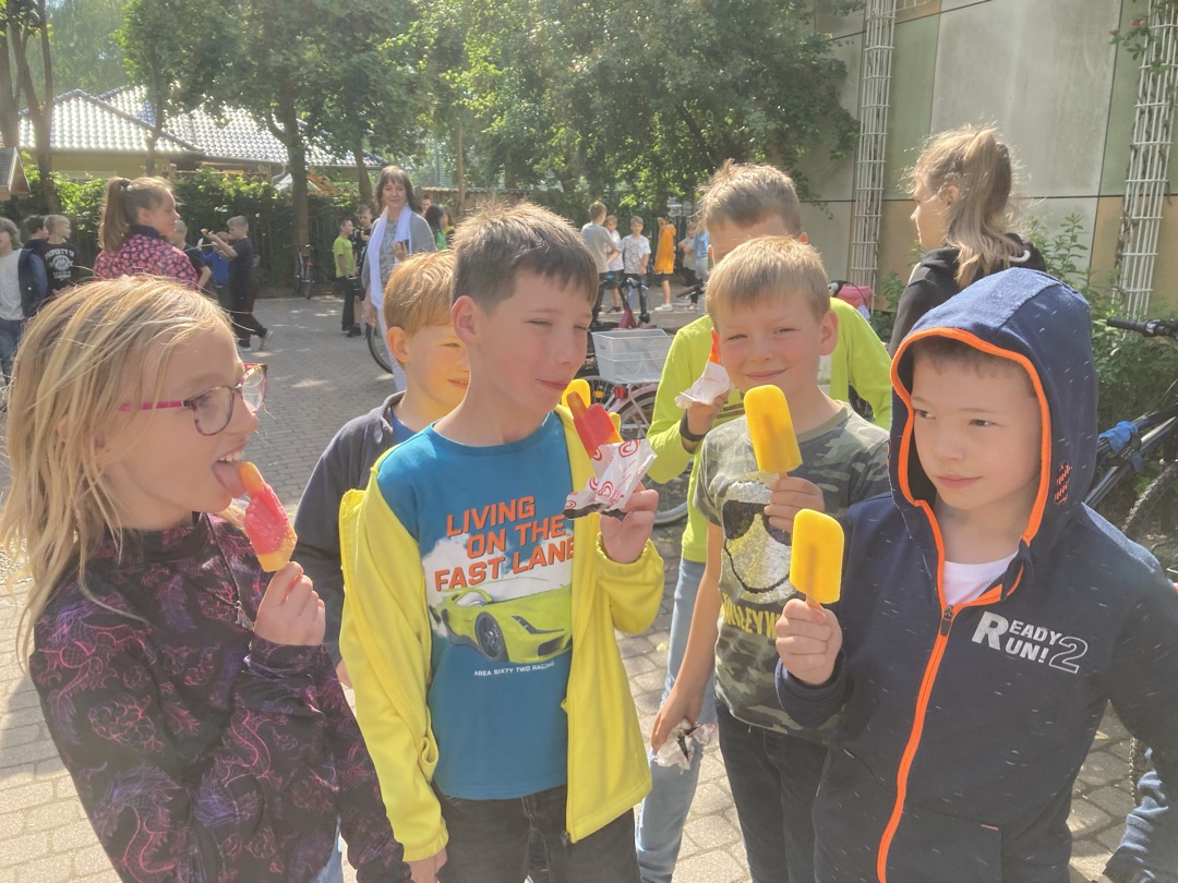 Eis für alle Mädchen und Jungen zum Kindertag